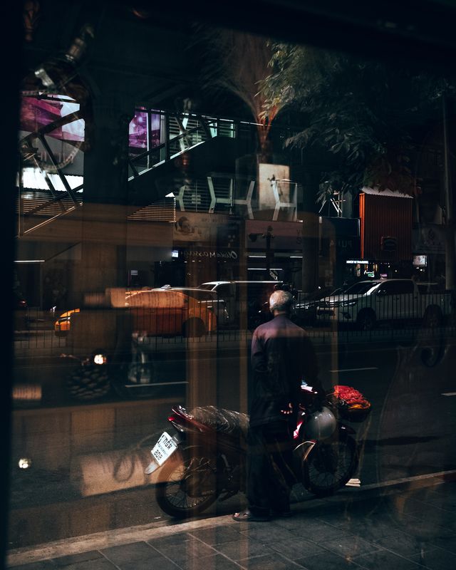 Photograph from the HarryPixel archive, frame 082.