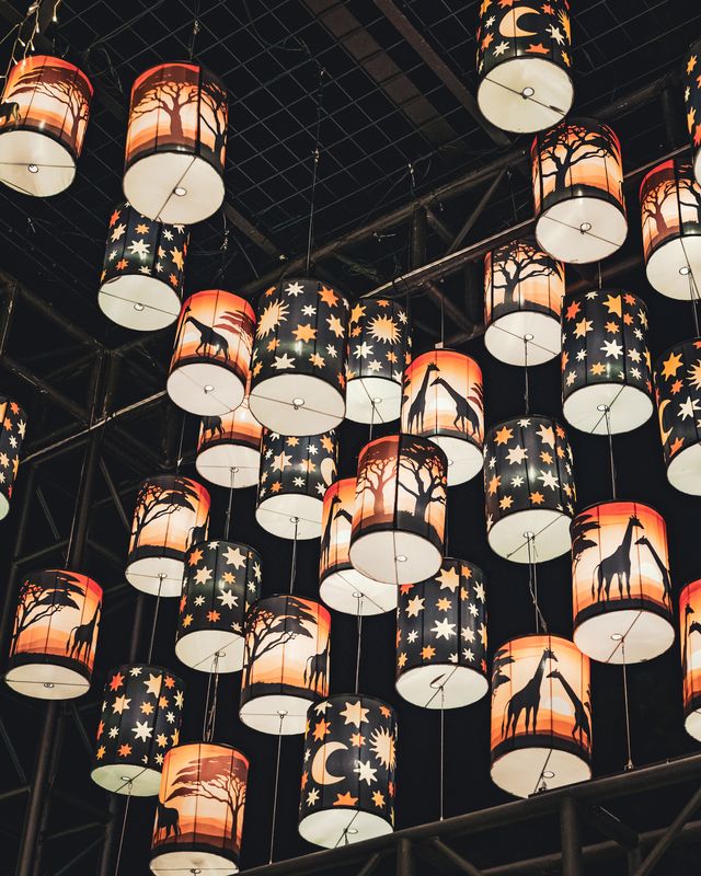 White and red lanterns shaped like flowers.